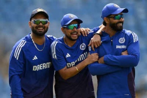 Gavaskar Calls for Kuldeep Yadav's Inclusion in Second Test Amid Bumrah Fitness Doubts, Cites Birmingham Pitch Advantage