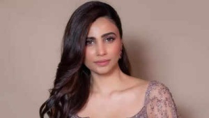 Daisy Shah Exposes Toxic Relationship: Ex-Boyfriend's Controlling Behavior Stemmed From Insecurity Over Strong Women
OR
Bollywood Actress Daisy Shah Details Controlling Relationship, Ex-Boyfriend's Insecurities and Double Standards