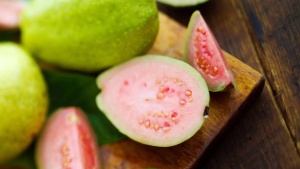 Tiêu đề:
Guava Caution: Risks to Kidney and Gut Health – How to Enjoy Safely