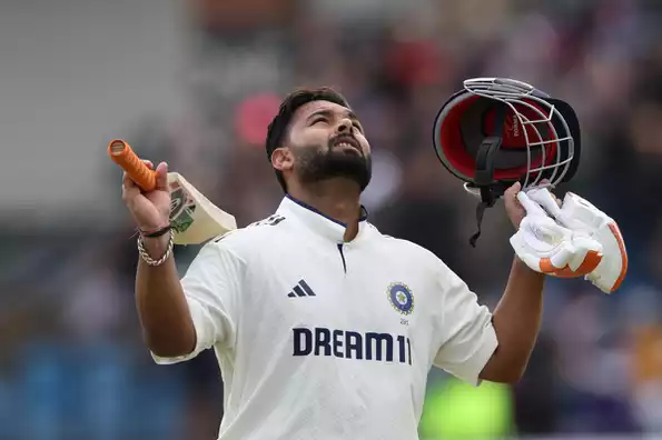 Rishabh Pant celebrating his century at Headingley