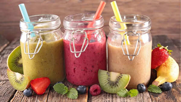 Different smoothie types and ingredients
